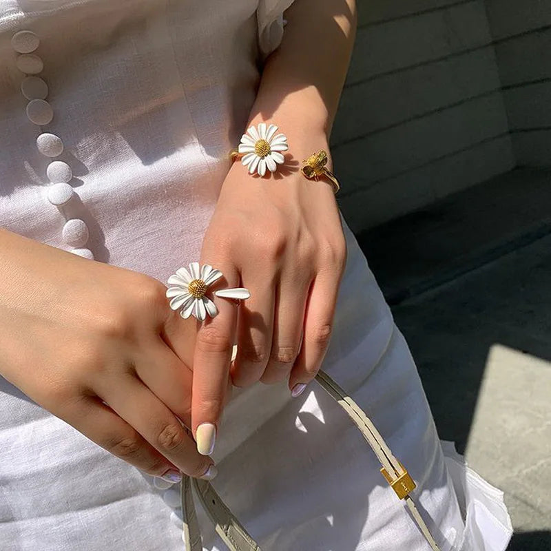 🌼 Conjunto Assimétricos de Margarida Liga de Zinco – Delicadeza