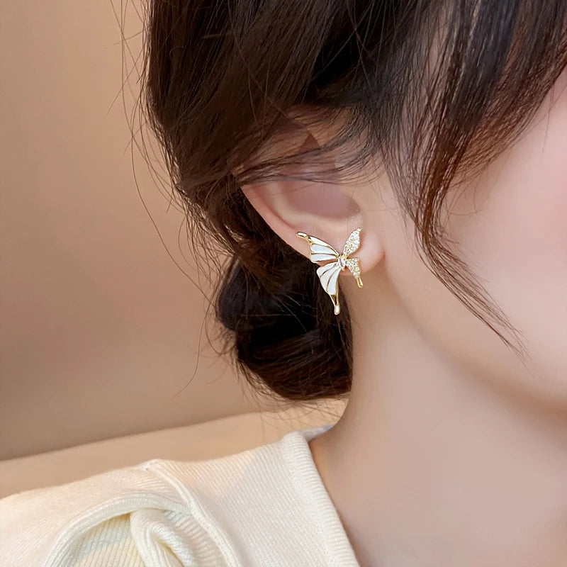 🦋 Brincos Borboleta em Zircônia – Elegância Luxuosa para o Outono e Inverno