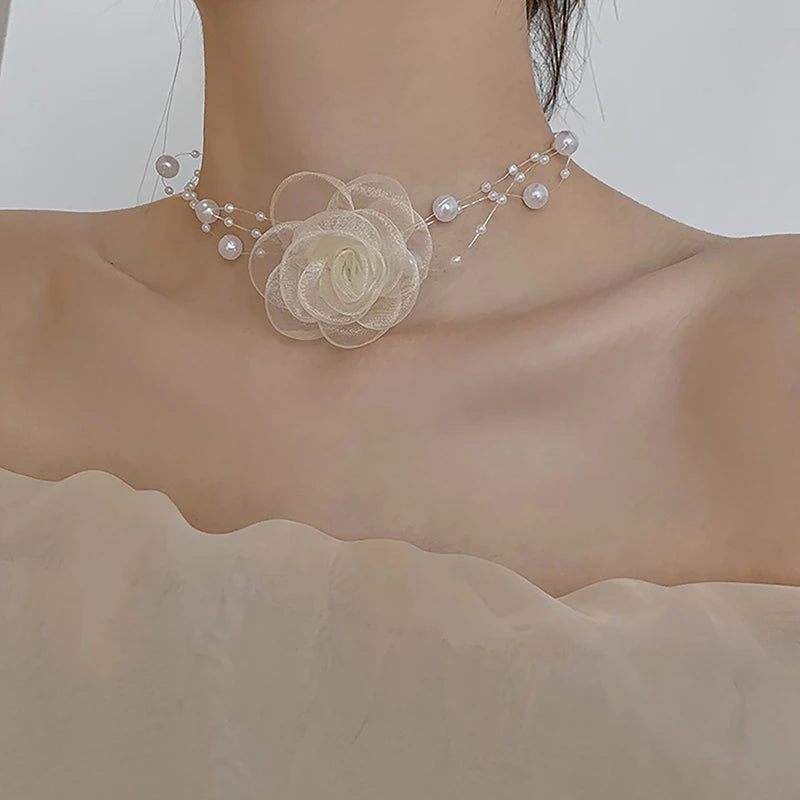 🌸 Choker Romântico Mori com Pérolas e Camélia – Delicadeza e Sofisticação