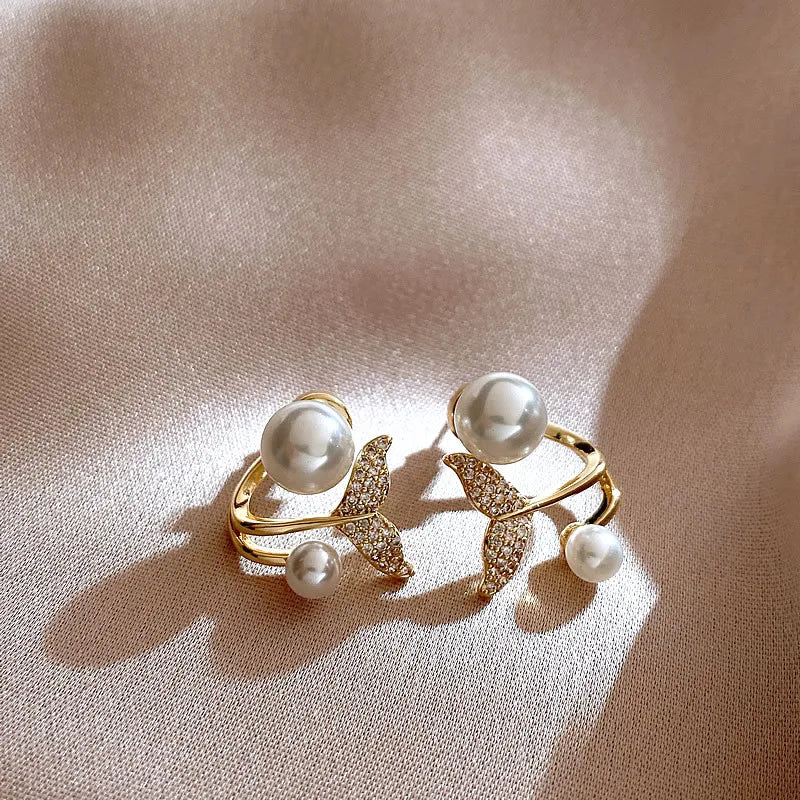 🦋 Brincos Borboleta com Pérola – Elegância e Sofisticação ✨