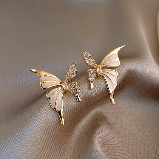 🦋 Brincos Borboleta em Zircônia – Elegância Luxuosa para o Outono e Inverno