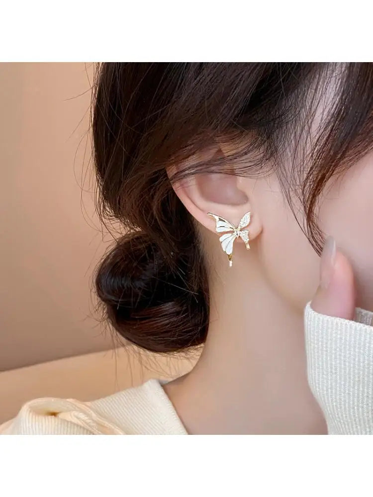 🦋 Brincos Borboleta em Zircônia – Elegância Luxuosa para o Outono e Inverno