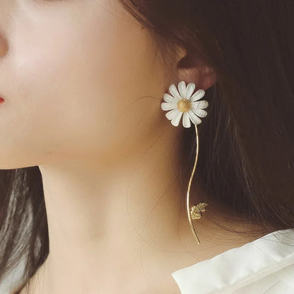 🌼 Conjunto Assimétricos de Margarida Liga de Zinco – Delicadeza