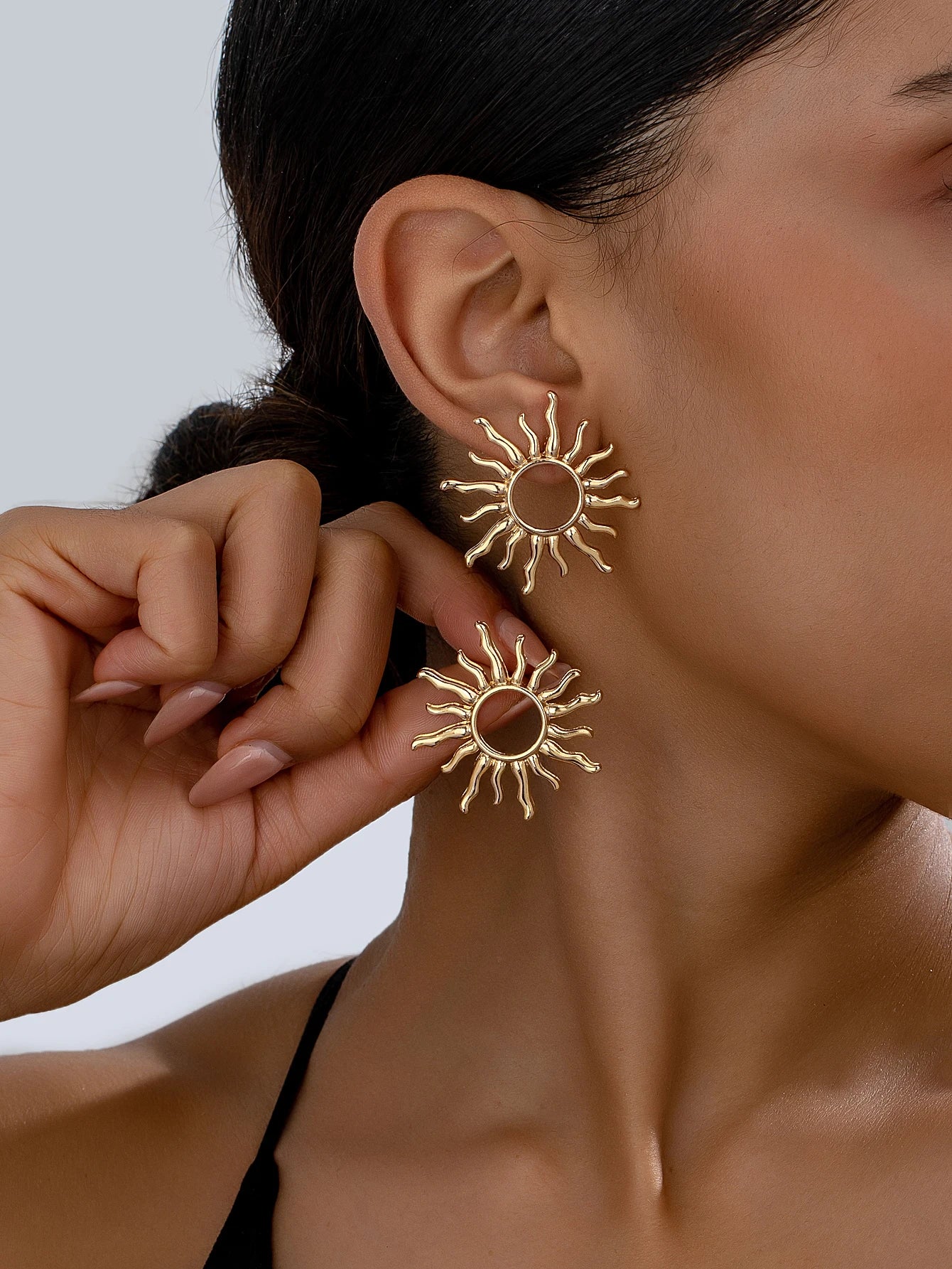 🌻 Brincos de Girassol em Liga de Zinco – Elegância Clássica