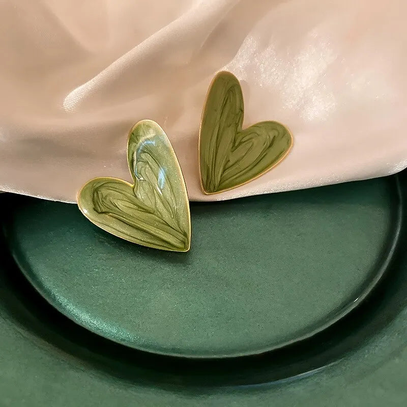 💚 Brincos Coração Grande em Liga de Zinco – Minimalismo e Estilo